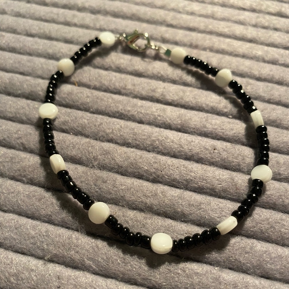 Homemade: Black & White Bracelet